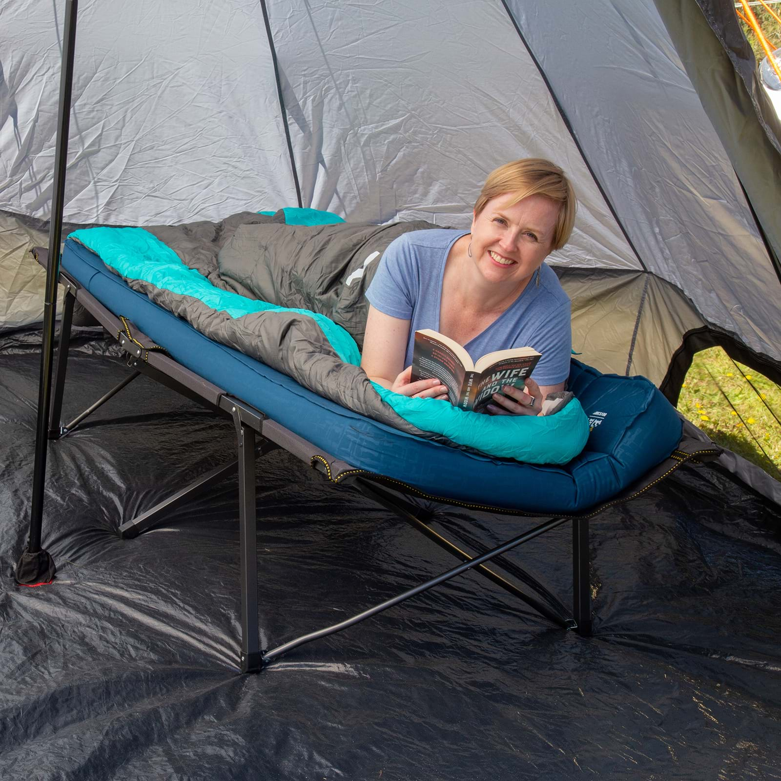 Foldable shop stretcher bed